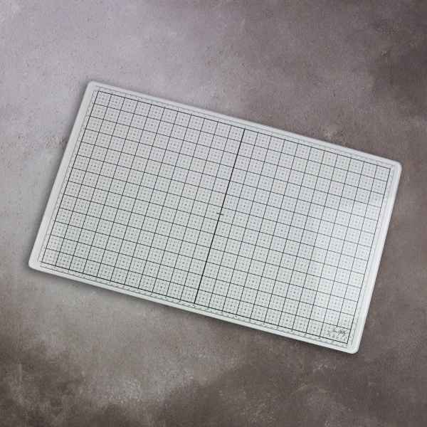 Tim Holtz Glass Studio Mat 23"X14" - White, 1912E