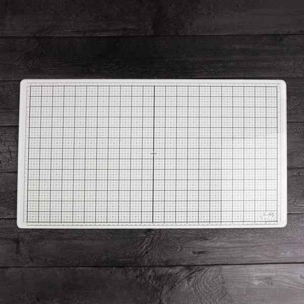 Tim Holtz Glass Studio Mat 23"X14" - White, 1912E