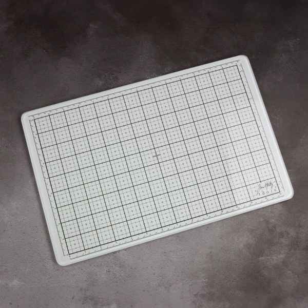 Tim Holtz - Travel Glass Studio Mat 15.75" x 10.25" - White, 2634EUS